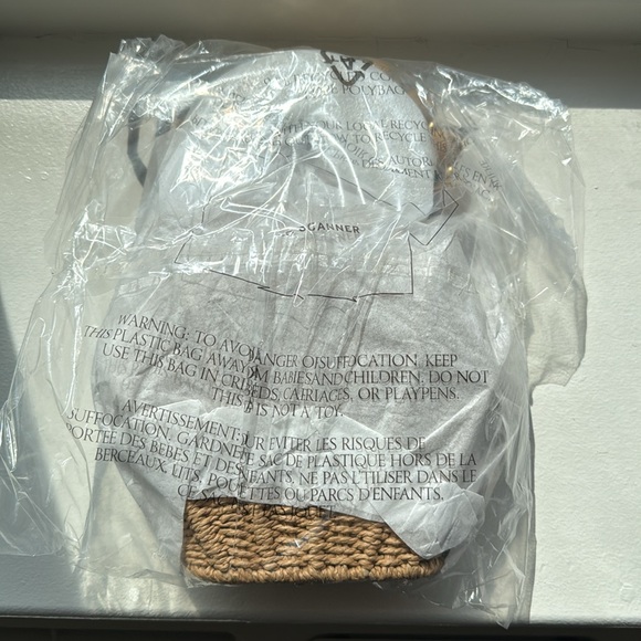 VICTORIA’S SECRET‼️SERIOUS BUYERS ONLY ‼️Shell straw crossbody bag removal chain - Picture 9 of 9